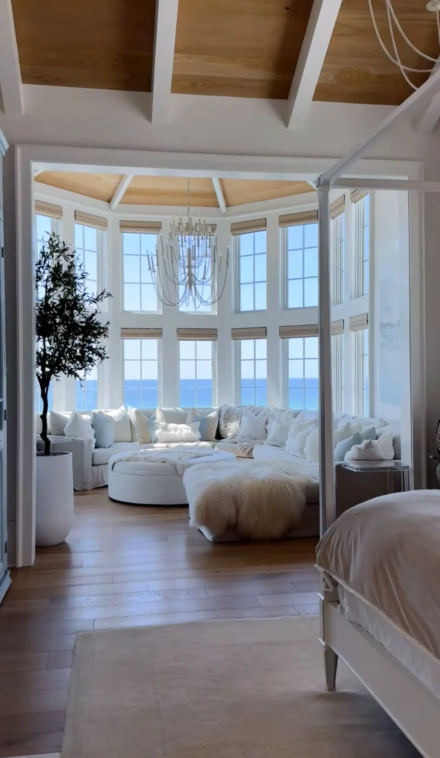 Simple balcony scene anchors the entry with texture, giving the view a mood that feels clear and inviting.