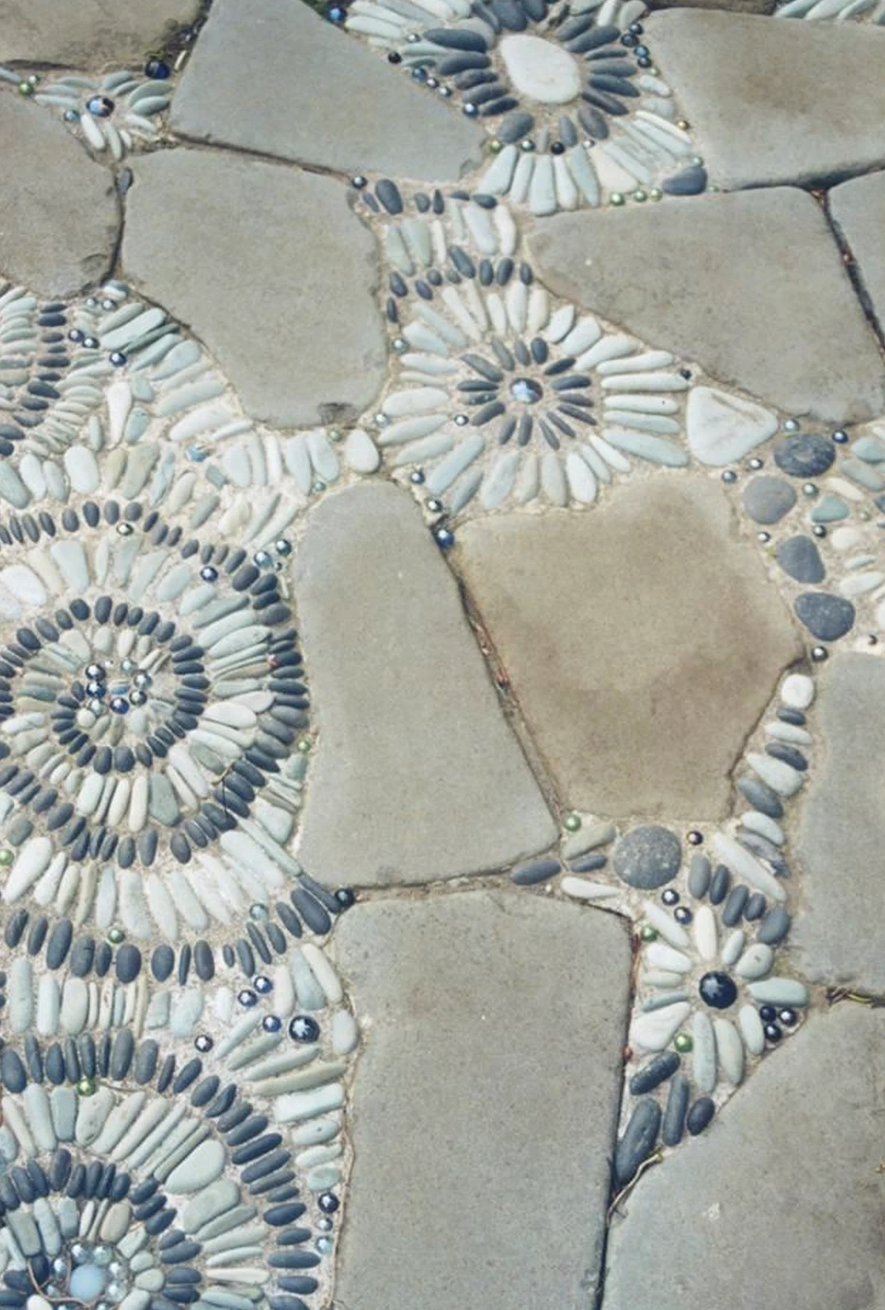 Balanced stone path introduces balance into the design, keeping the atmosphere quietly finished.