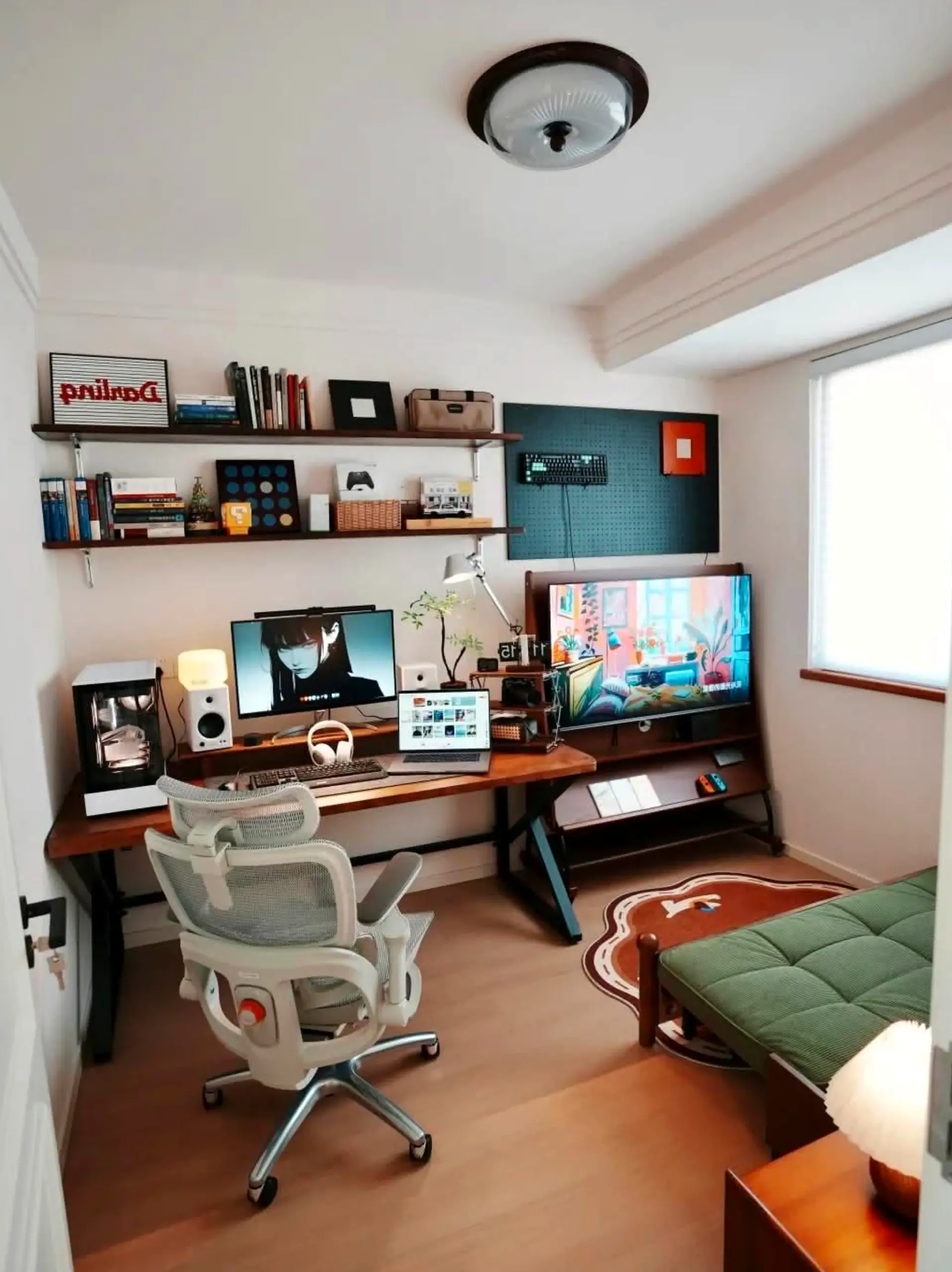 Crisp wall niche adds ease across the sitting area, giving the decor a finish that feels bright but not busy.