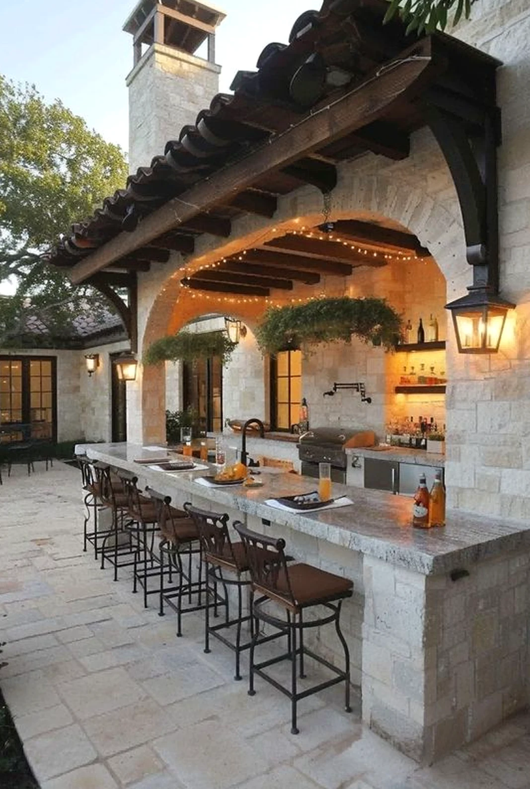 Fresh ceiling detail adds a clear layer of shape, helping the outdoor space feel comfortable in daily use.