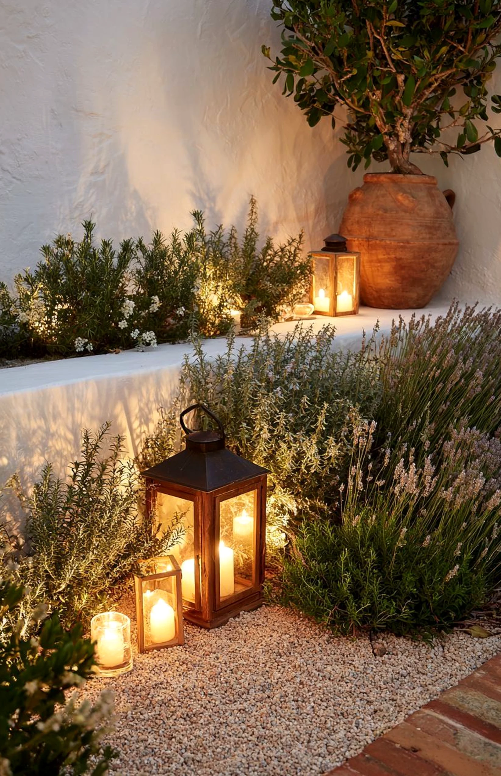 Airy floral bed supports the table through freshness, leaving the space feeling open and lived-in.