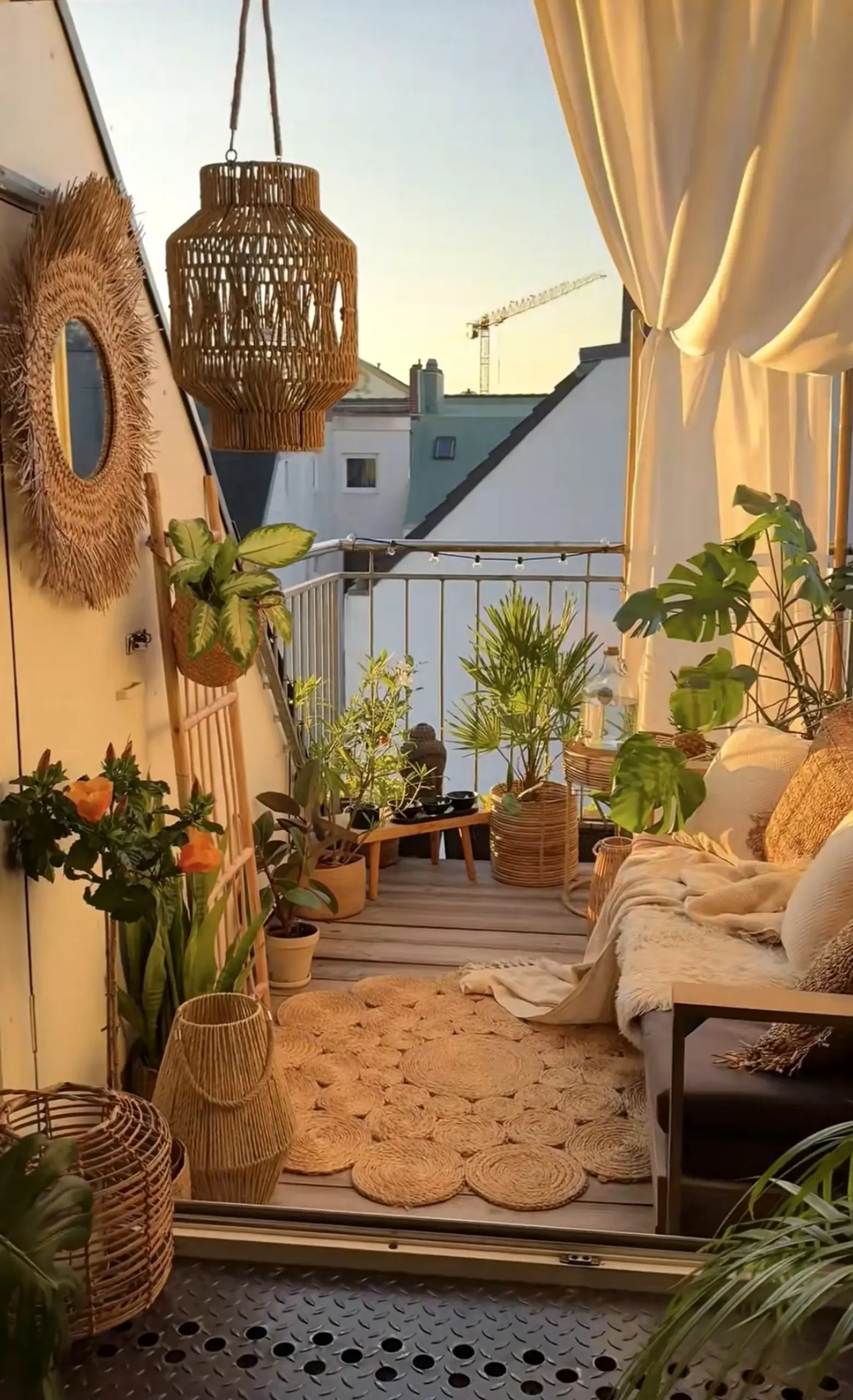 Compact arched doorway draws attention to freshness while the sitting area stays personal and relaxed.