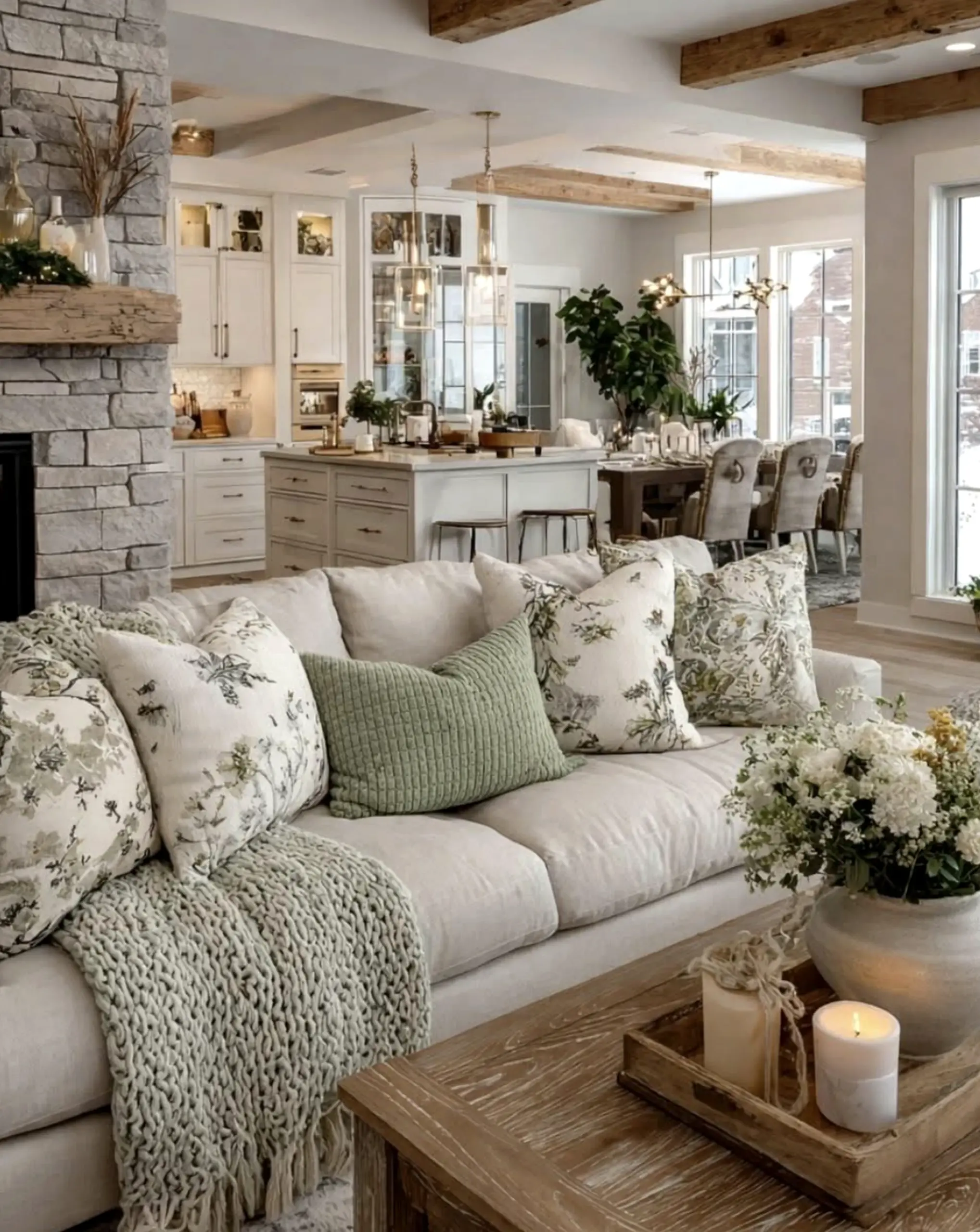 Sunny linen bedding introduces comfort into the garden edge, keeping the atmosphere fresh and intentional.