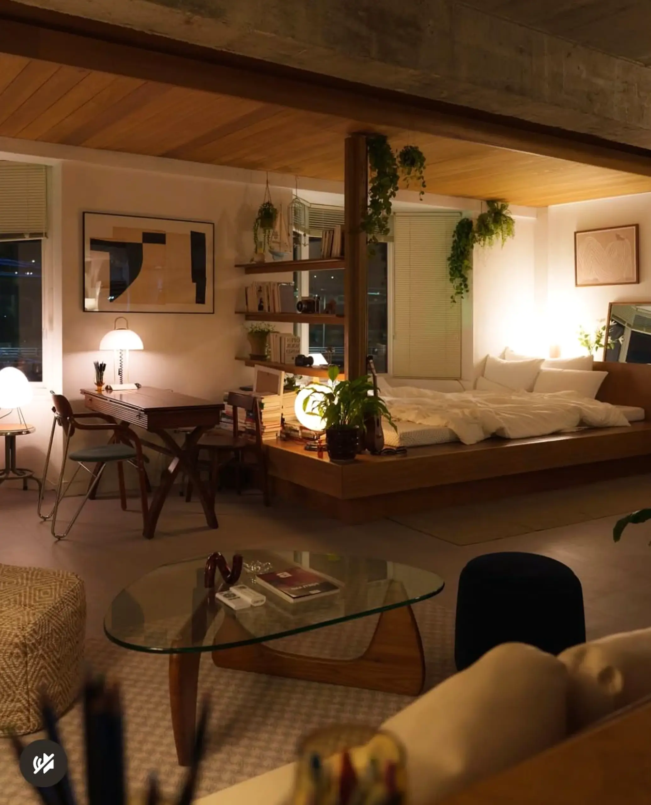 Luminous ceiling detail supports the sitting area through rhythm, leaving the space feeling open and lived-in.