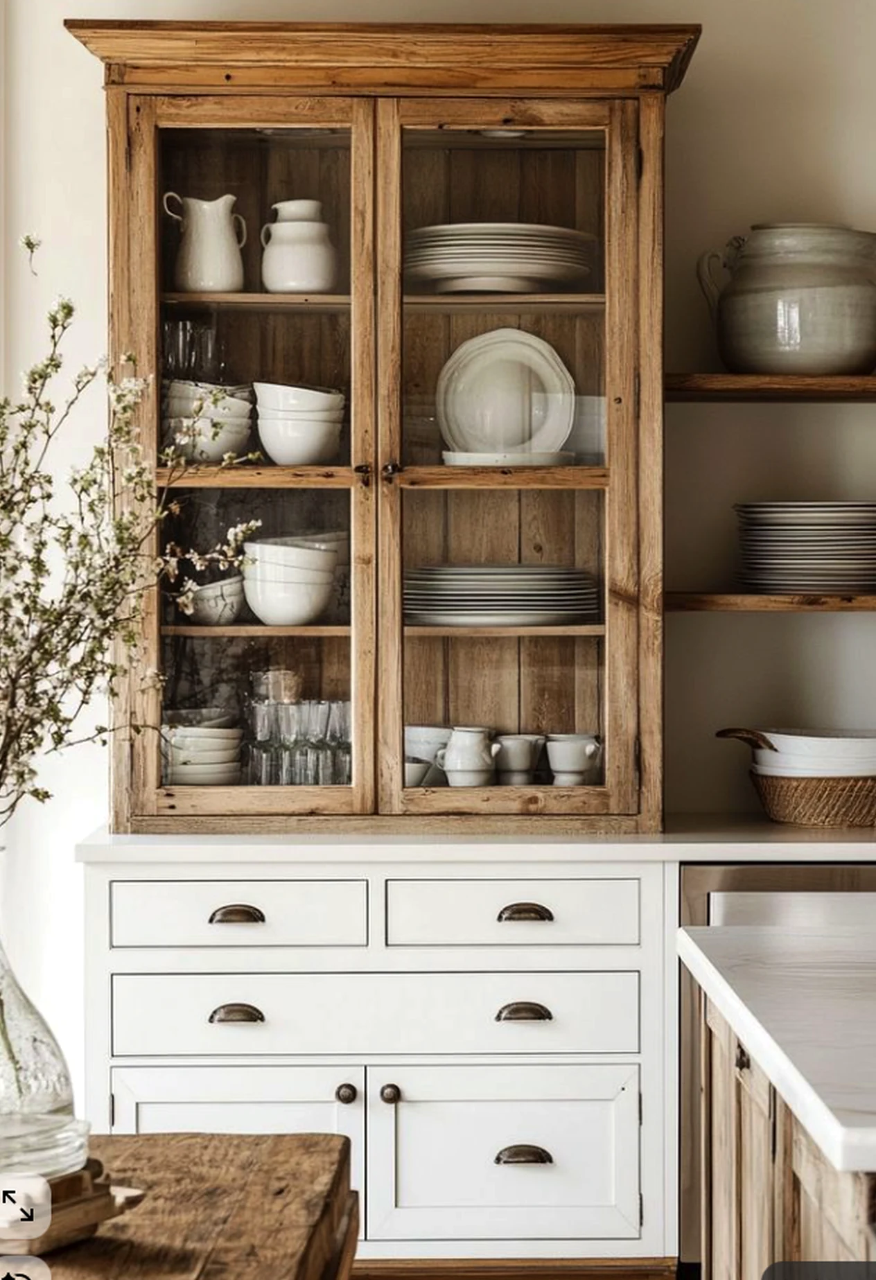 Relaxed entry console draws attention to shape while the backdrop stays easy to enjoy.