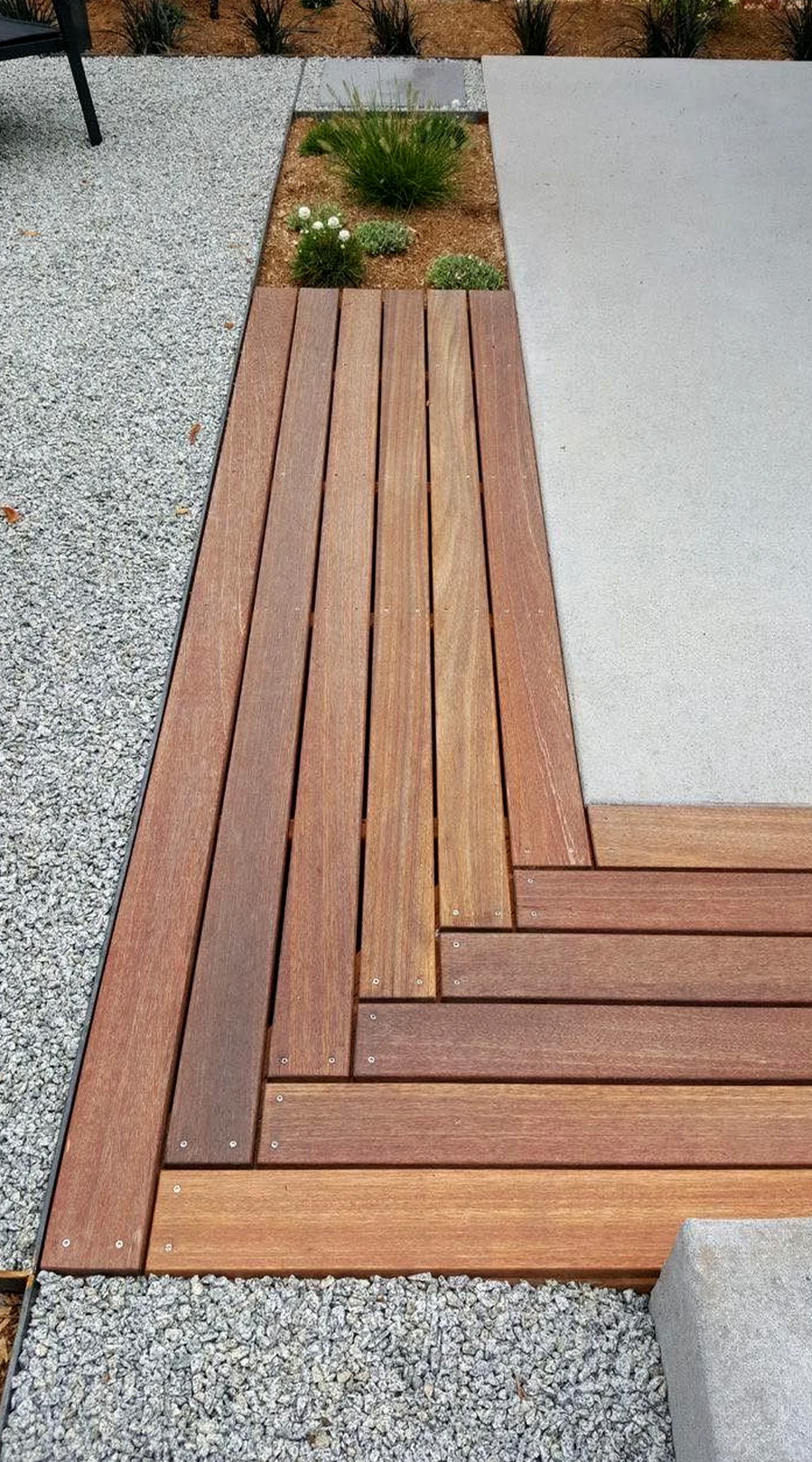 Tactile porch bench adds a clear layer of focus, helping the room feel personal and relaxed.