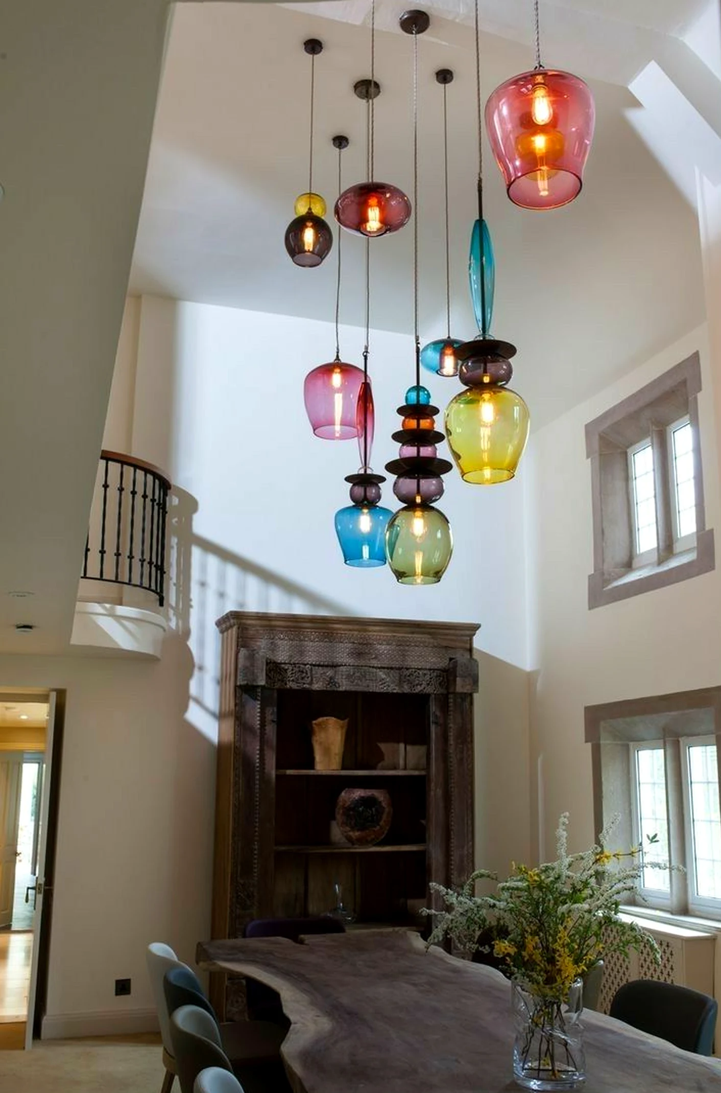 Textured stone path adds clarity across the setting, giving the decor a finish that feels visually grounded.