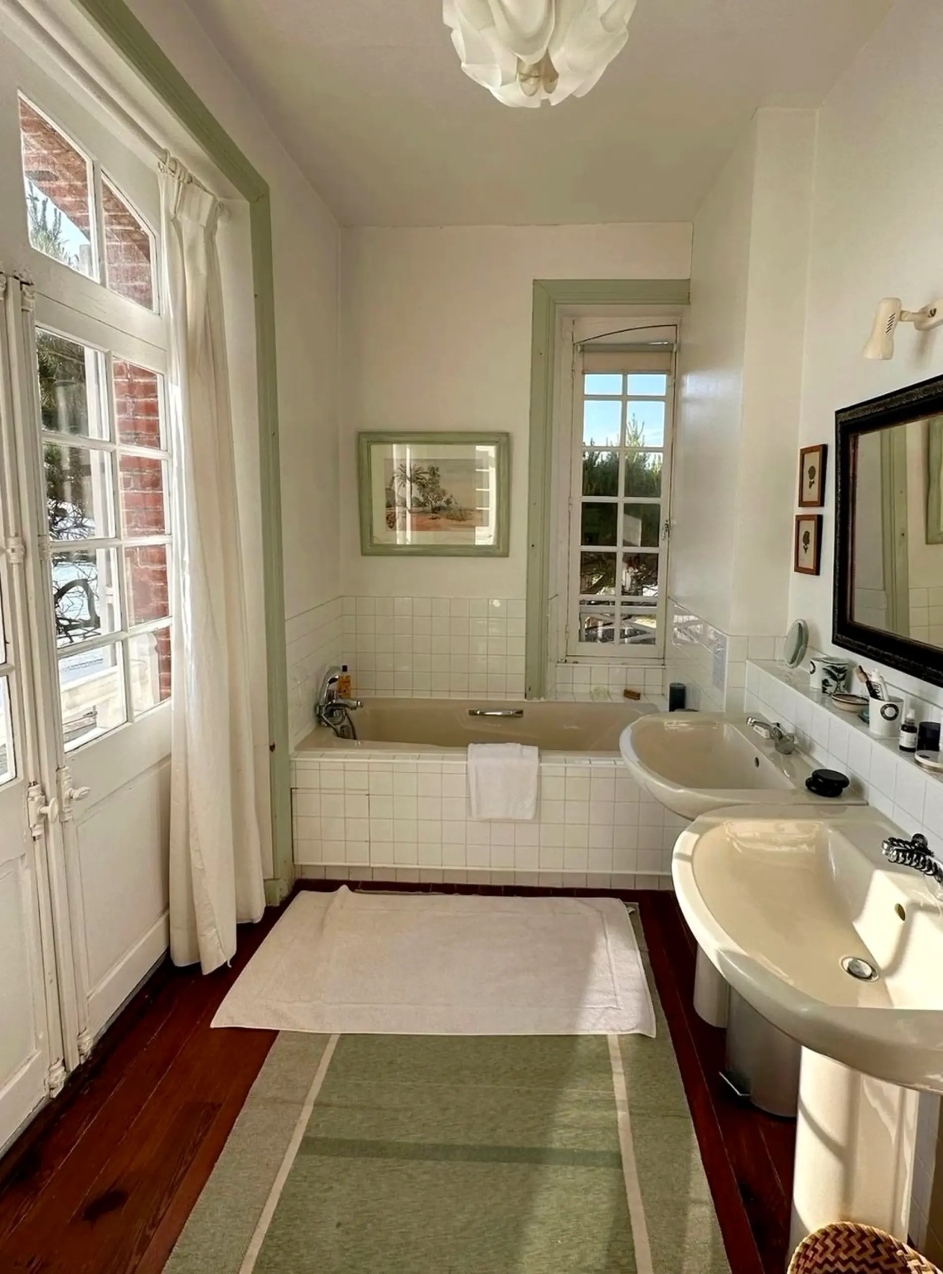 Open arched doorway adds a clear layer of detail, helping the arrangement feel simple yet expressive.