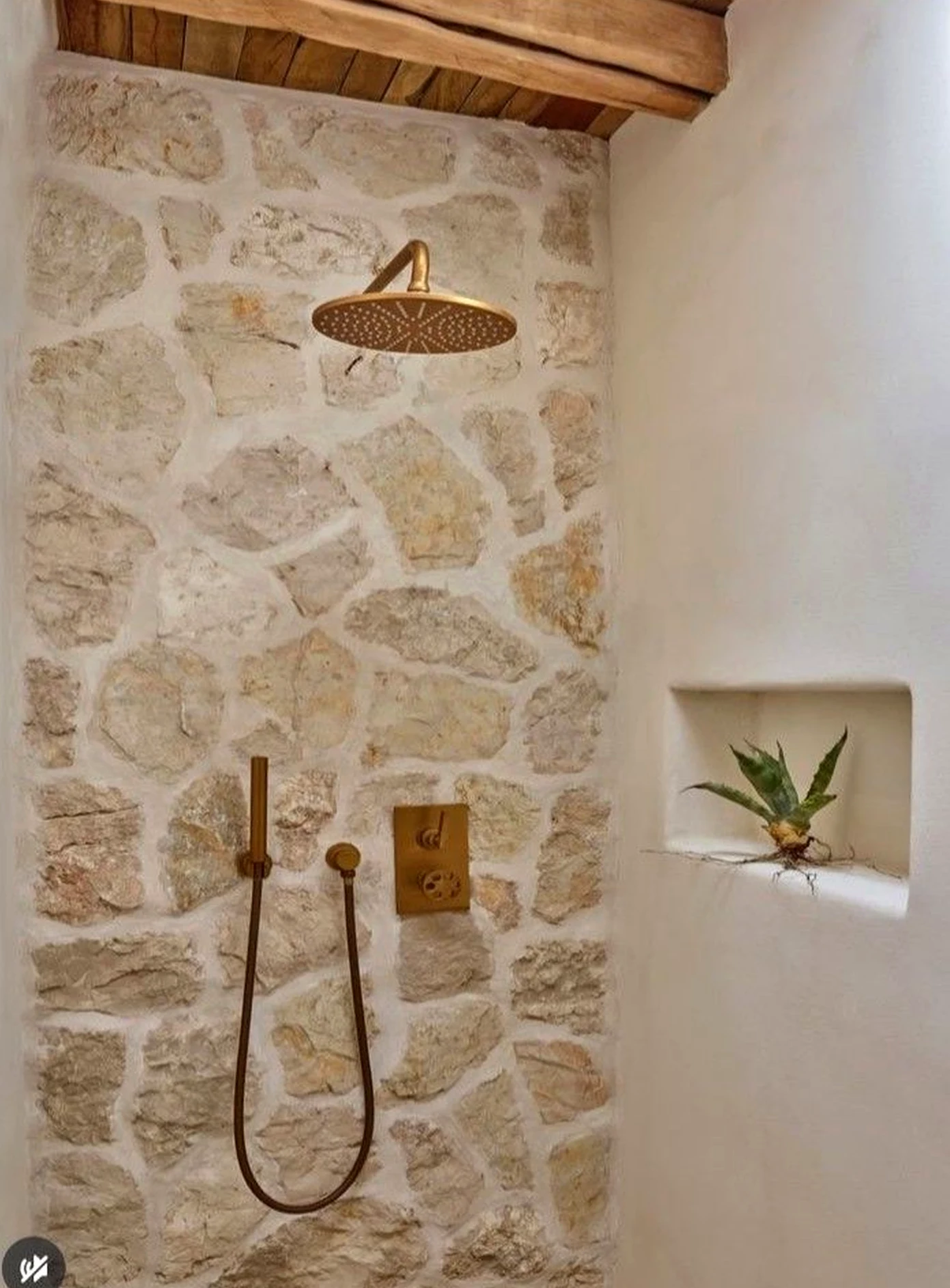 Subtle poolside setting brings a useful note of personality, making the room feel personal and relaxed.